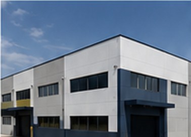Pintura exterior en nave industrial